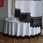 OBRUS OKRĄGŁY PLAMOODPORNY BIAŁY Z CZARNĄ KORONKĄ ANATOLA 