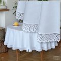 OKRĄGŁY OBRUS ŚWIĄTECZNY PLAMOODPORNY BIAŁY Z KORONKĄ ANTONINA front i koronka