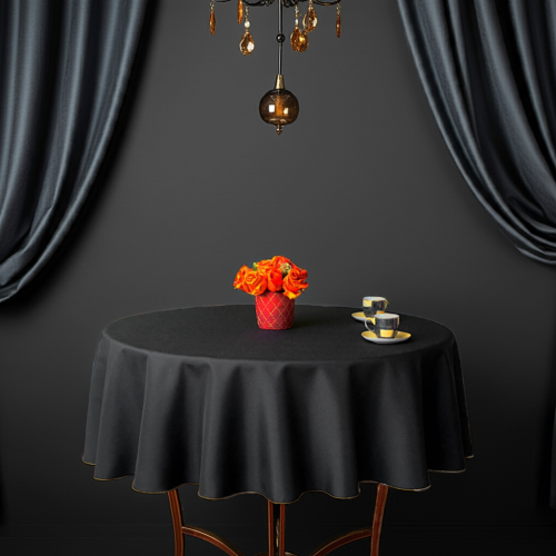 Czarny-obrus-na-stół-okrągły-ze-złotym-obszyciem-Zosia-edited_1.png