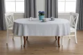 Elegancka aranżacja stołu owalnego z plamoodpornym obrusem w kolorze szarym  z haftem.