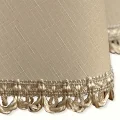 Zbliżenie materiału Zbliżenie tkaniny obrusu okrągłego 160 cm GLAMOUR beżowo-złotego, imitacja lnu,  tkanina o lekkim połysku, plamoodporny, elegancka dekoracja stołu